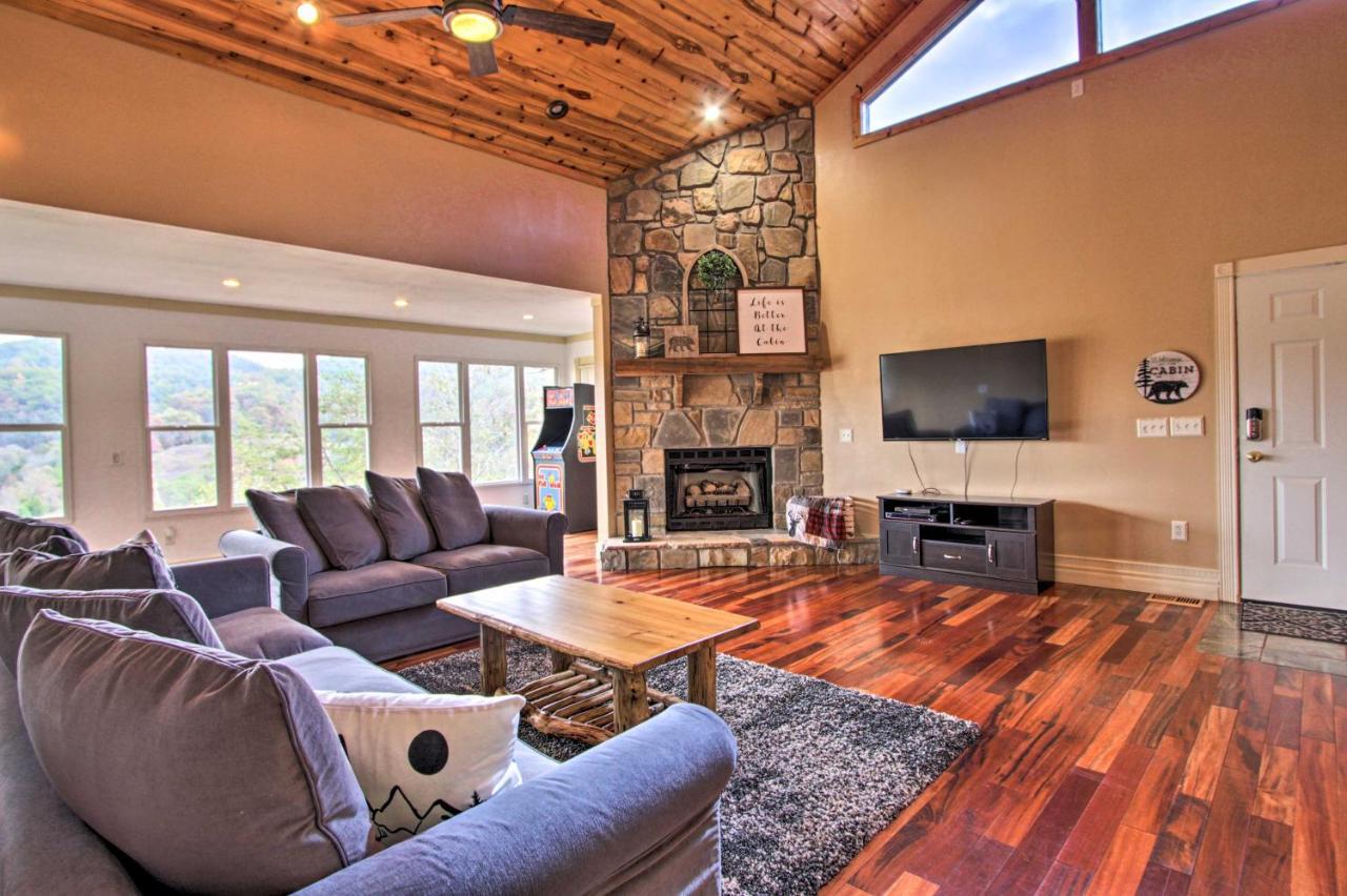 Luxe With Covered Pool And Smoky Mountain Vistas